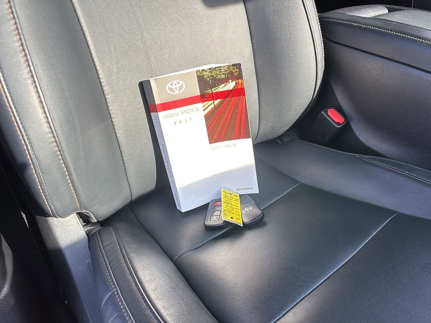 Used 2017 Toyota Highlander XLE image 17