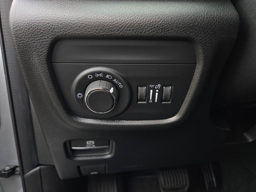 New 2025 Jeep Grand Cherokee L Laredo image 11