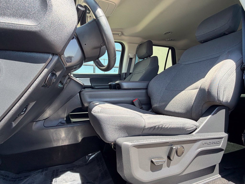 Used 2025 Ford Expedition Active AWD/4WD image 10