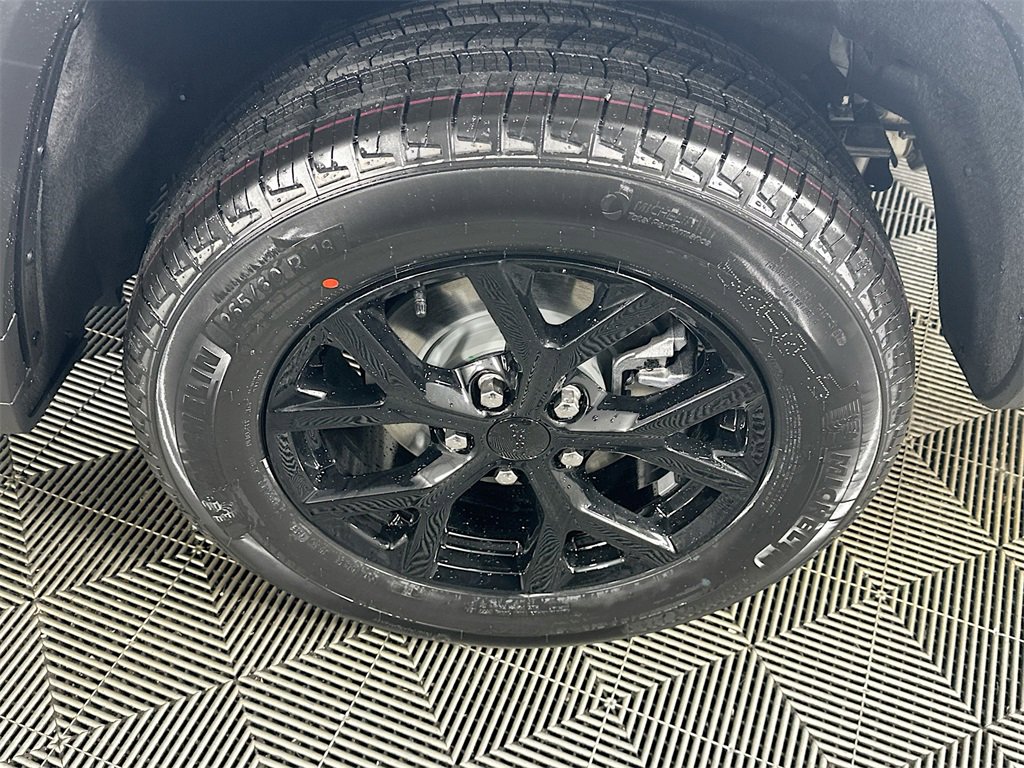 New 2025 Jeep Grand Cherokee Altitude image 16