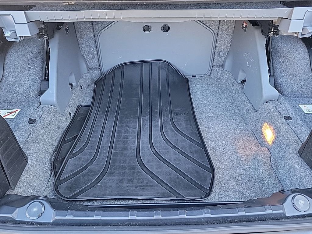 Used 2011 BMW 335i Convertible image 26