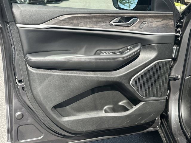 New 2026 Jeep Grand Cherokee L Limited RWD image 11