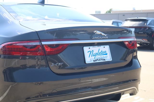 Used 2022 Jaguar XF SE RWD image 9