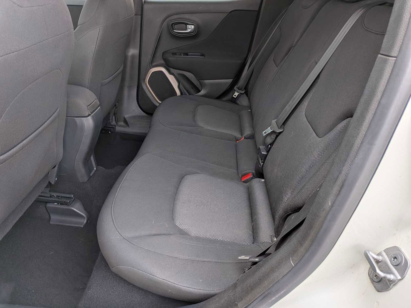 Used 2015 Jeep Renegade Latitude image 17