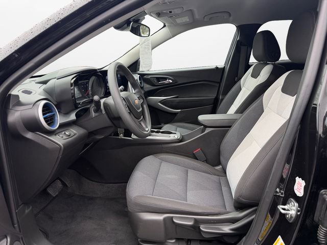 Used 2025 Chevrolet Trax LS image 9