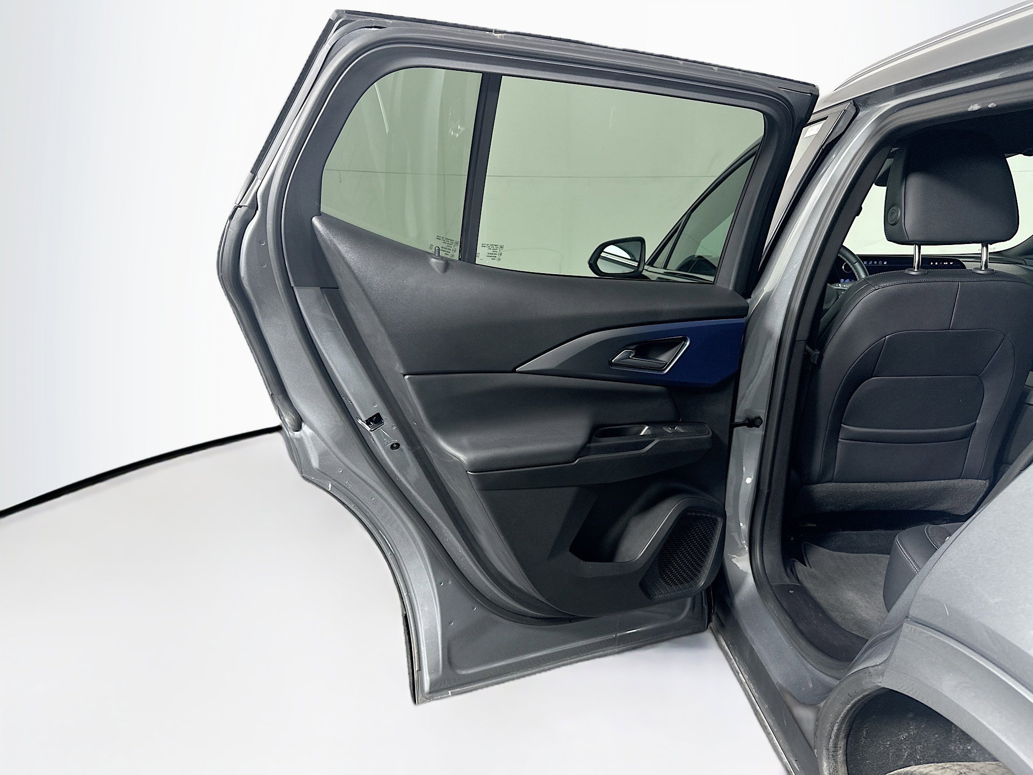 Used 2025 Chevrolet Equinox EV LT w/ Convenience Package image 27