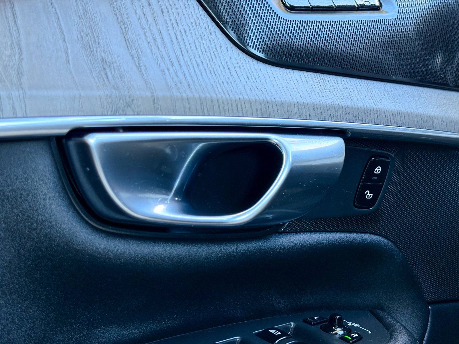 Used 2025 Volvo XC90 T8 Ultra w/ Protection Package AWD/4WD image 32