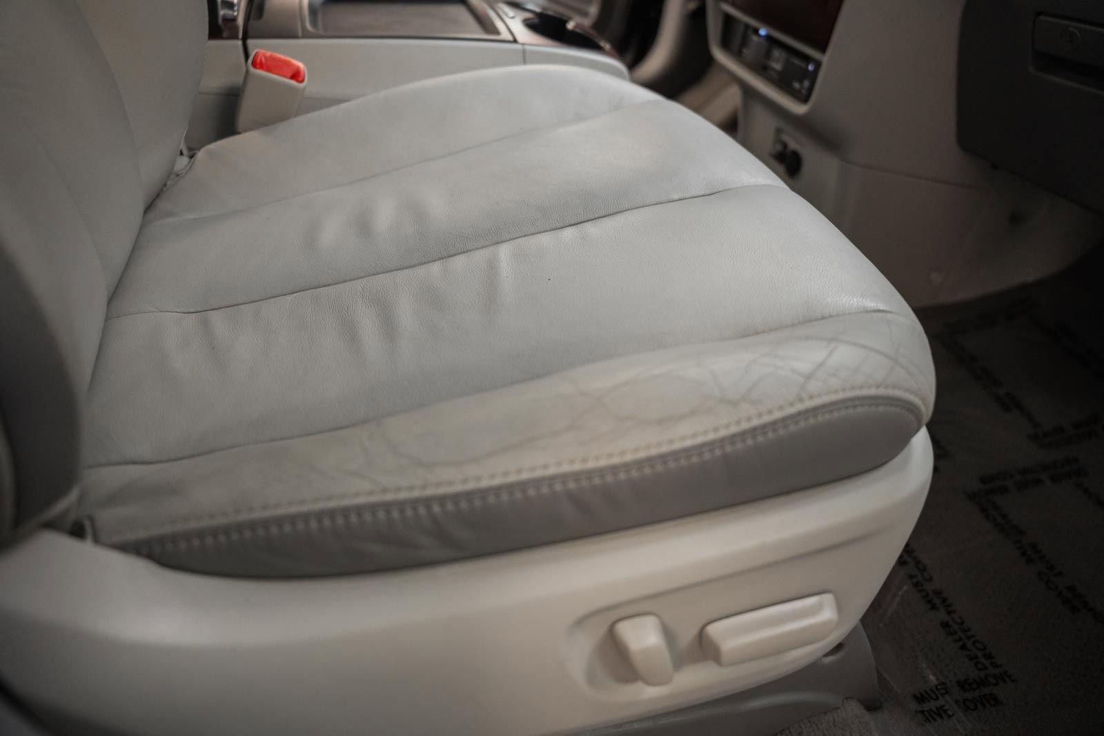 Used 2011 Toyota Sienna Limited w/ Premium Pkg image 43