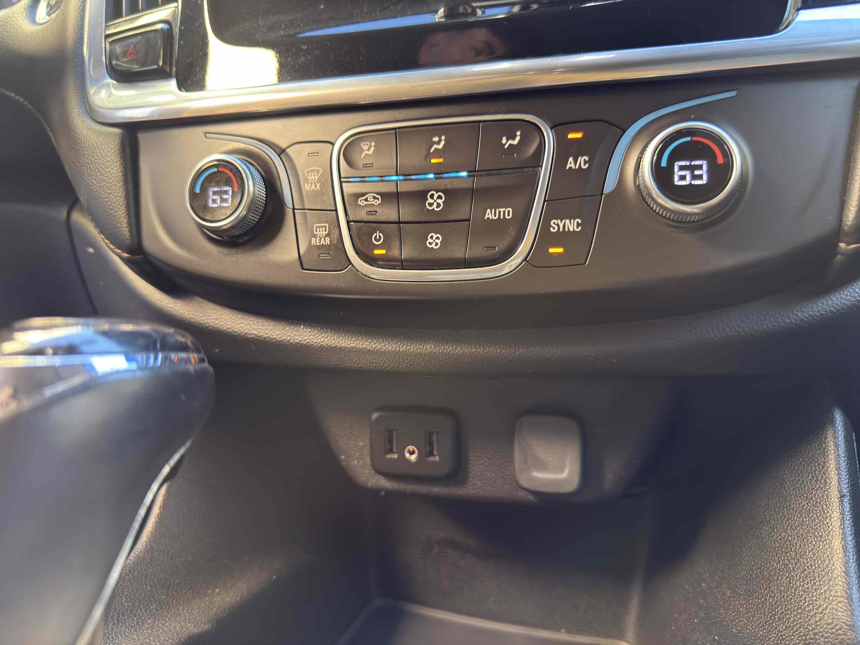 Used 2018 Chevrolet Traverse LT w/ LPO, Black Accent Package image 47