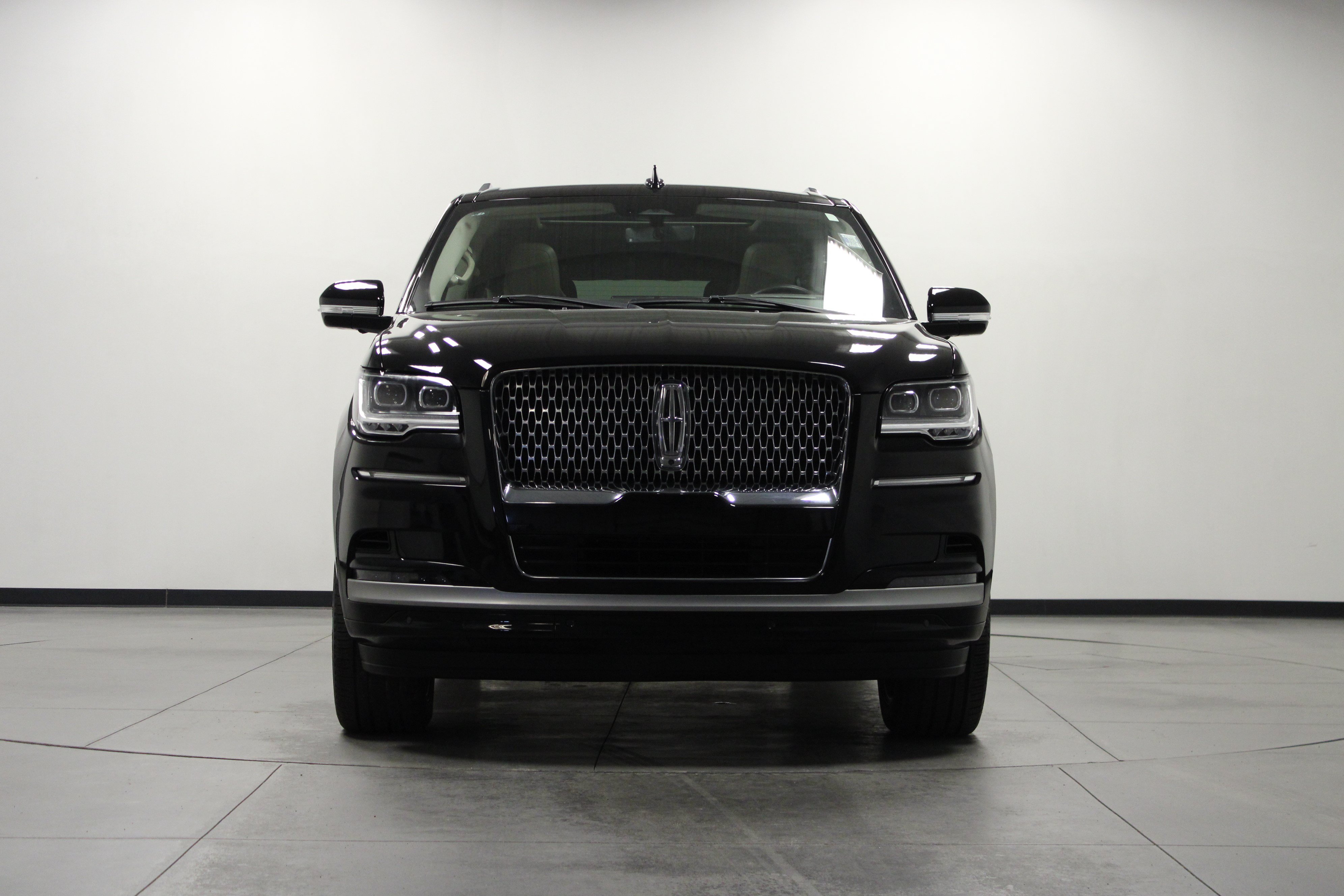 Used 2024 Lincoln Navigator L Reserve AWD/4WD image 9