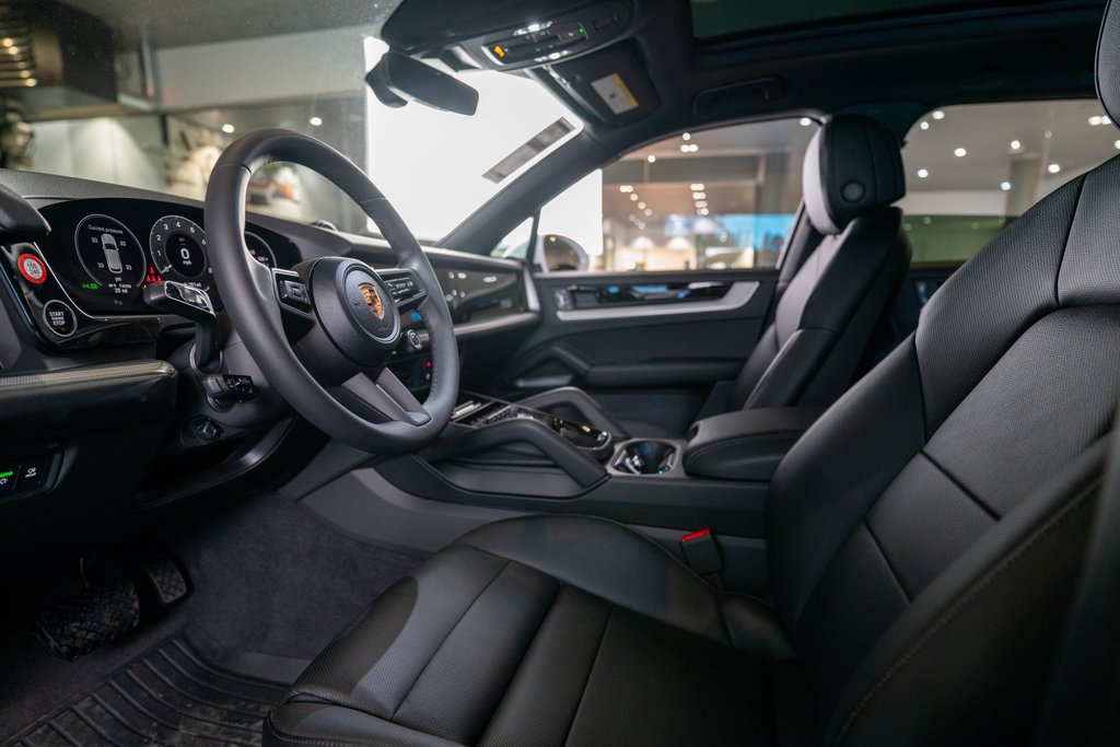New 2025 Porsche Cayenne AWD/4WD image 4