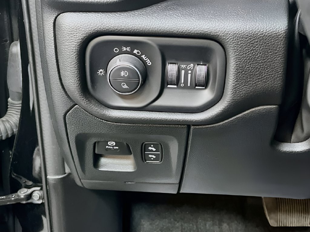 Used 2023 RAM 1500 Laramie AWD/4WD image 10