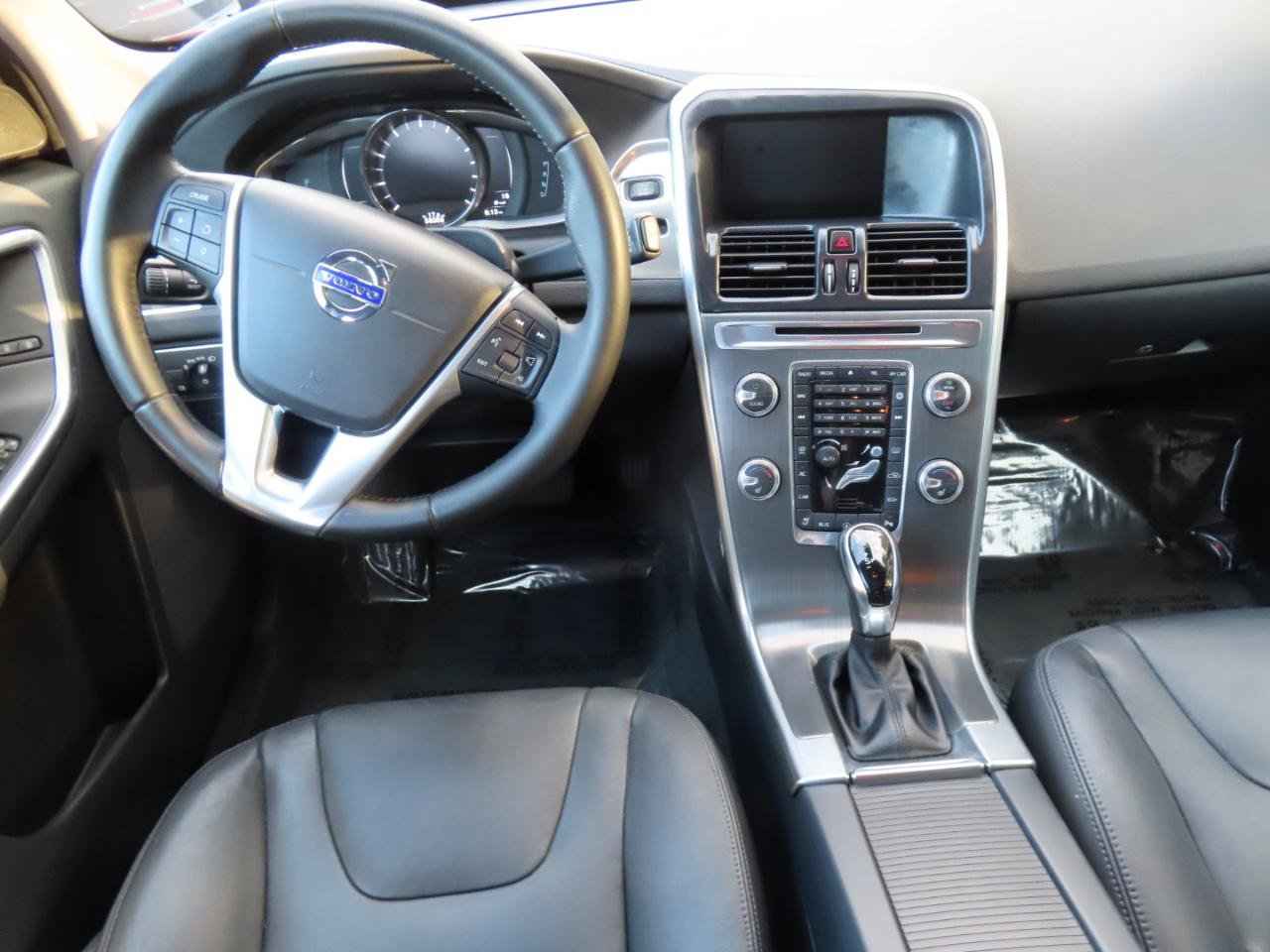 Used 2016 Volvo XC60 T6 w/ Proximity Package FWD image 16