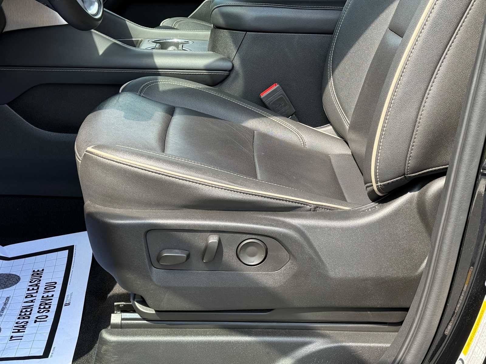 Used 2024 GMC Yukon SLT RWD image 13