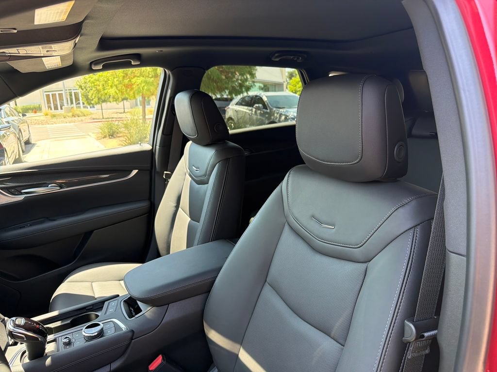 New 2026 Cadillac XT5 Sportv w/ LPO, Floor Liner Package AWD/4WD image 18
