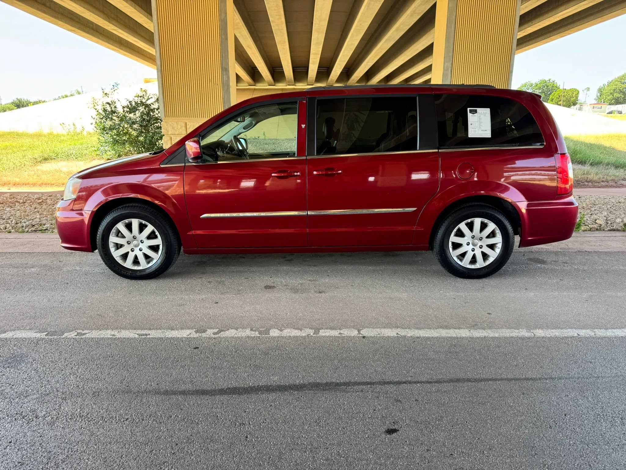 Used 2014 Chrysler Town & Country Touring FWD image 6