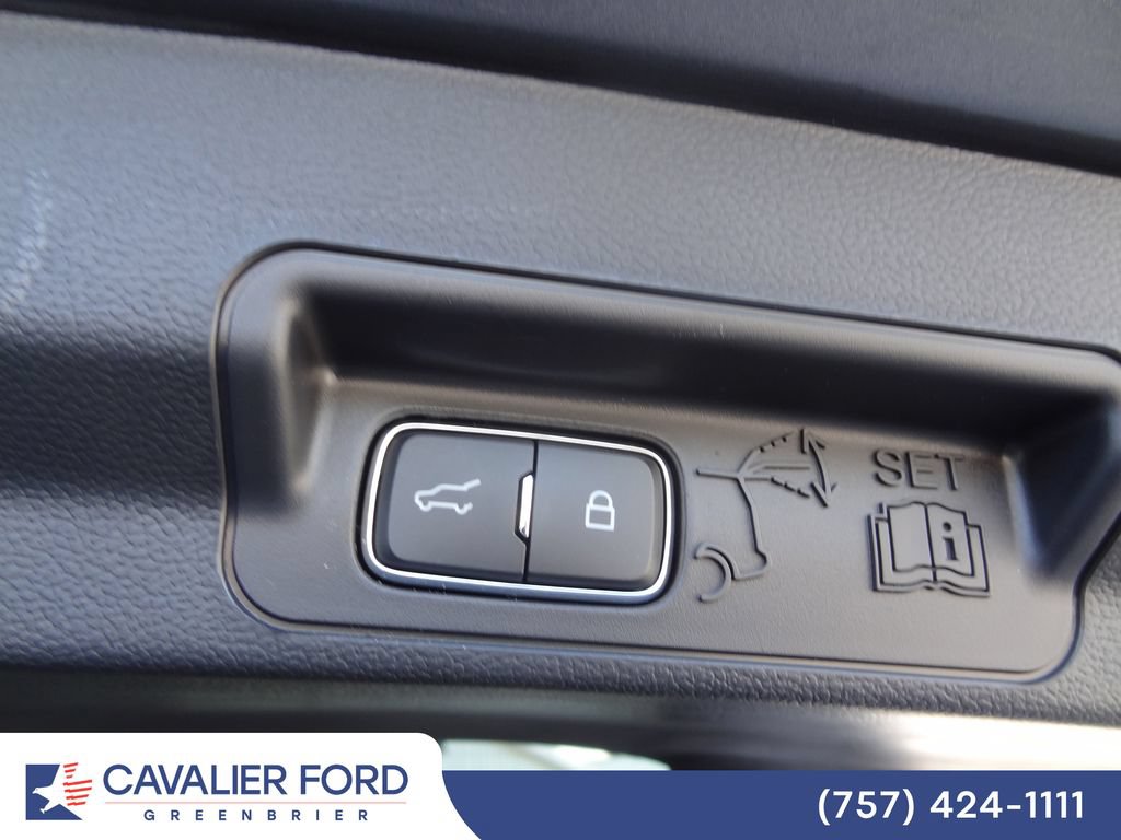 Used 2026 Ford Explorer ST-Line w/ ST-Line Street Pack AWD/4WD image 10