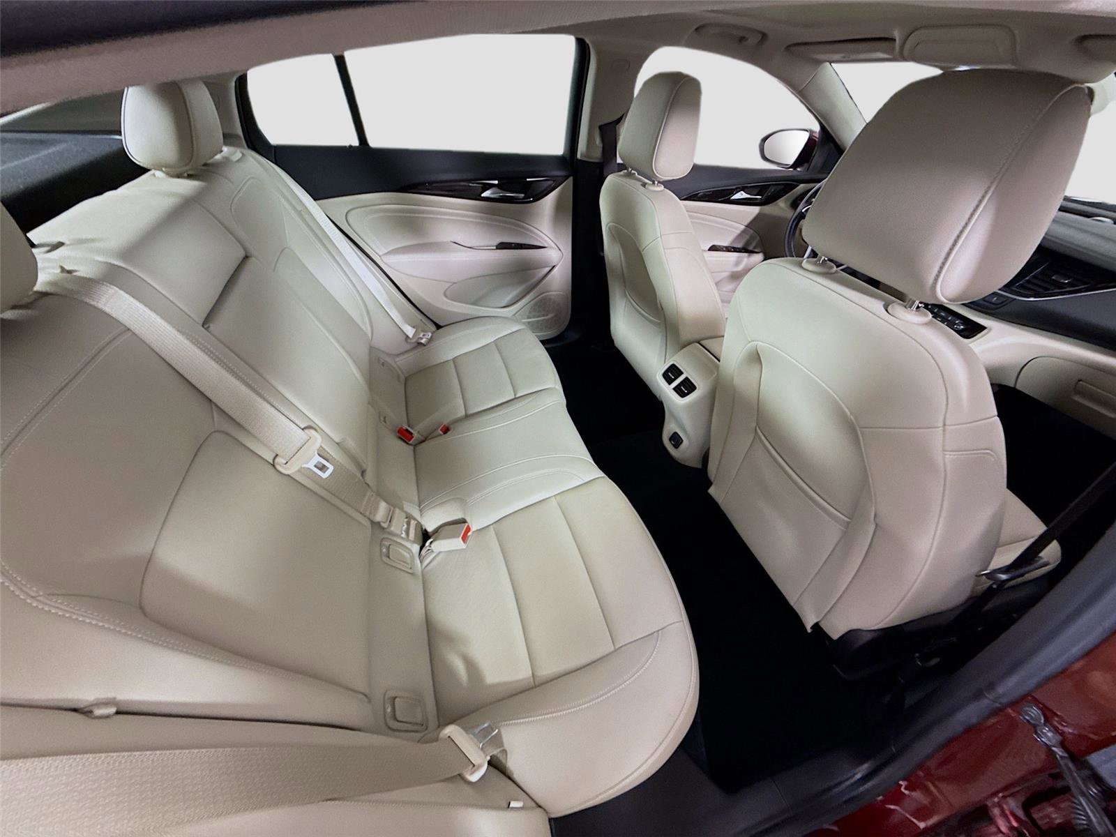 Used 2018 Buick Regal Essence w/ Driver Confidence Package #1 image 21