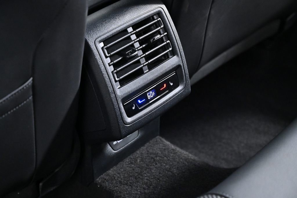 Used 2024 Volkswagen Golf R image 32