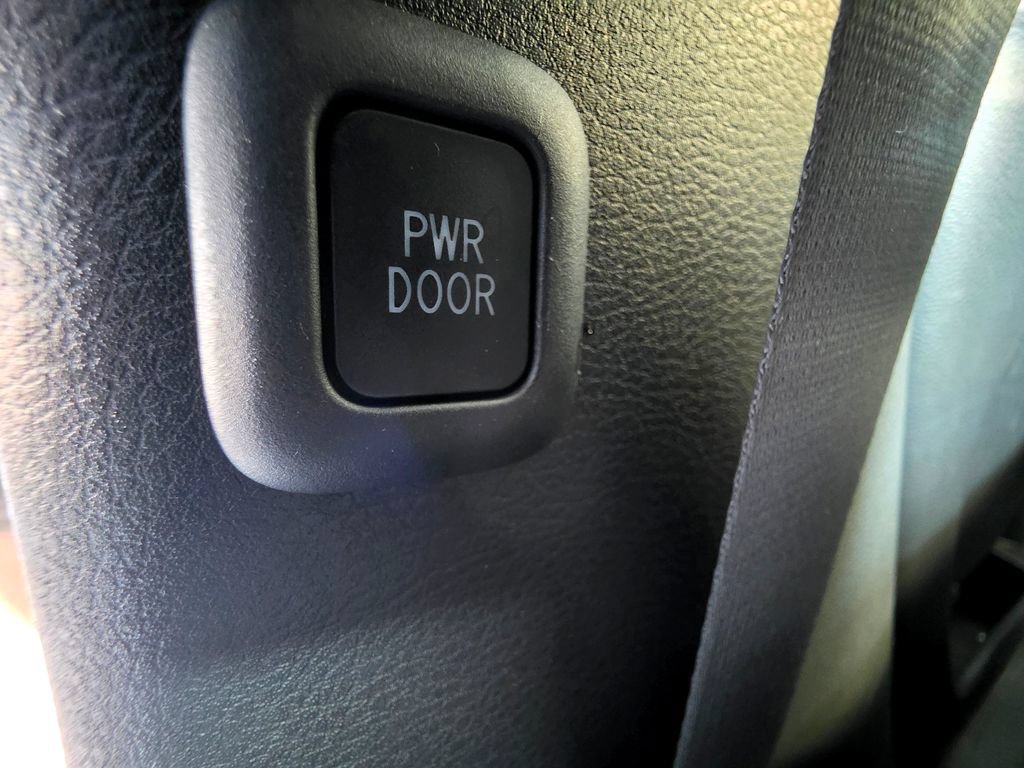Used 2025 Toyota Sienna XLE FWD image 53