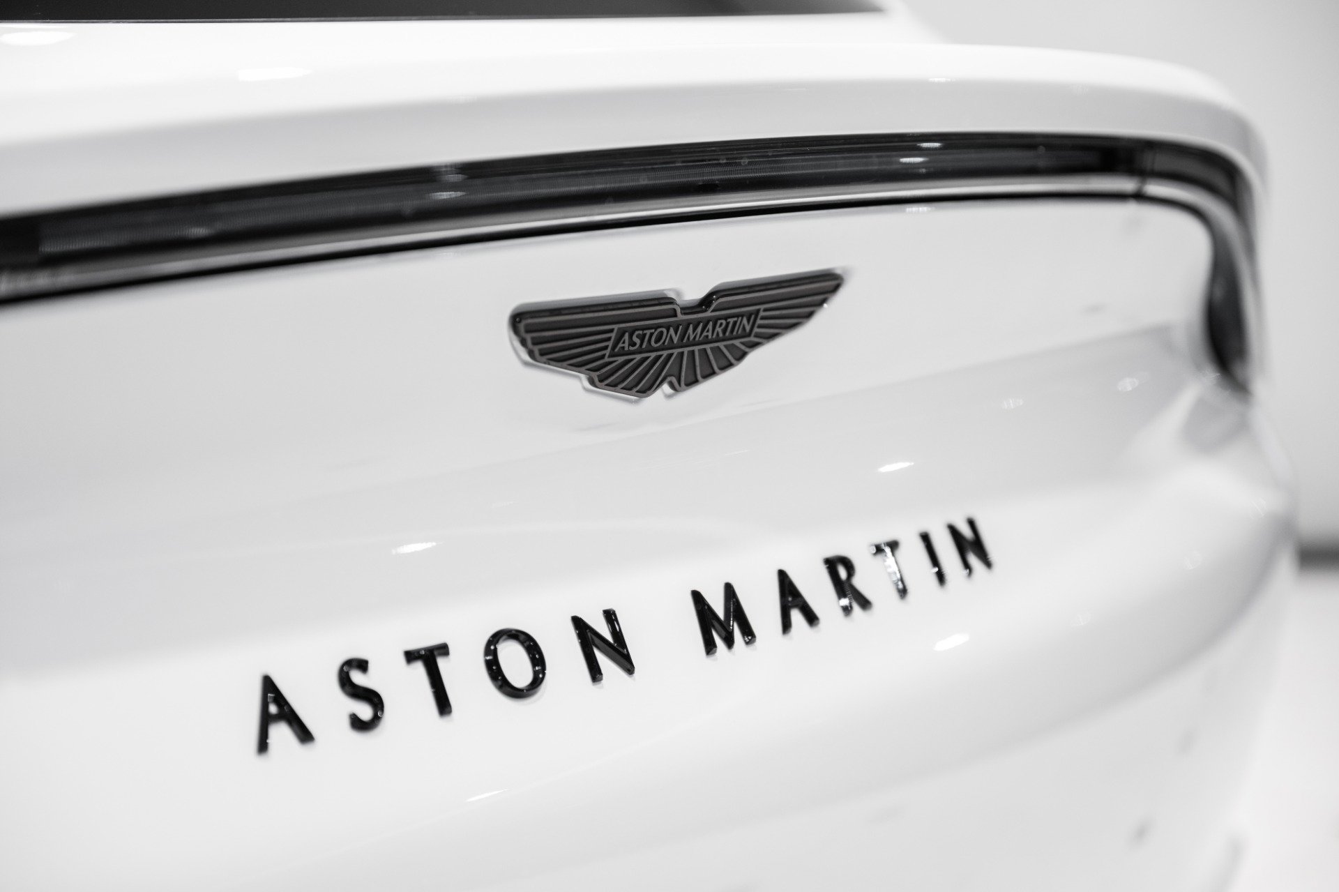 New 2026 Aston Martin DBX 707 image 8