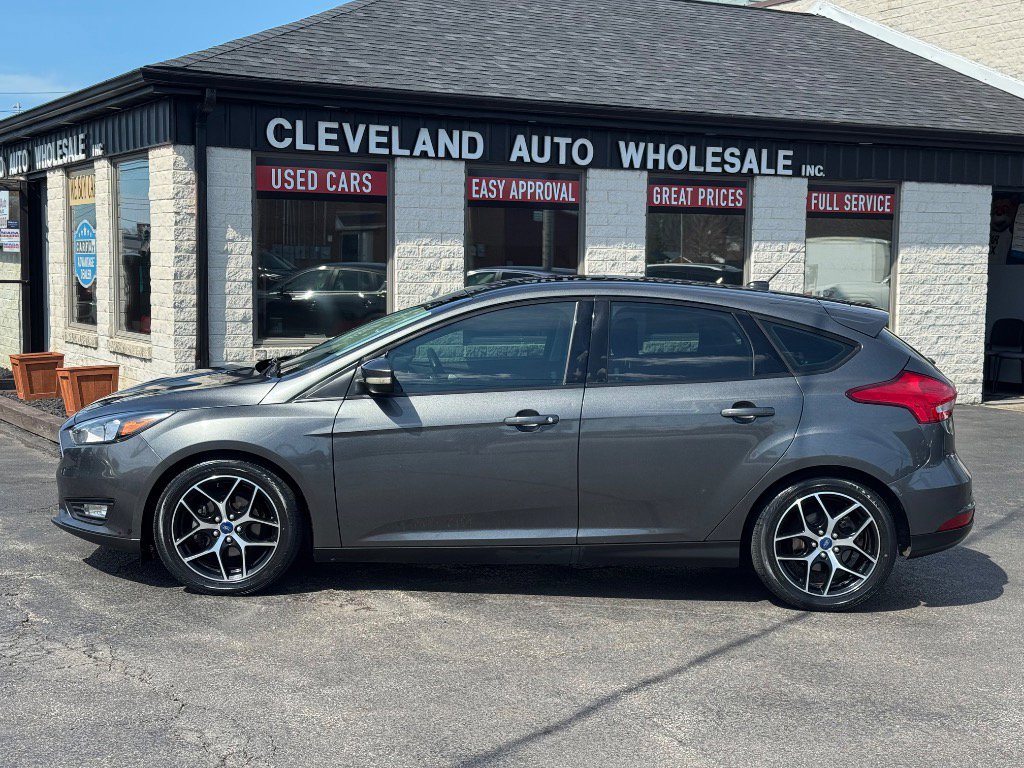 Used 2017 Ford Focus SEL w/ Cold Weather Package image 2