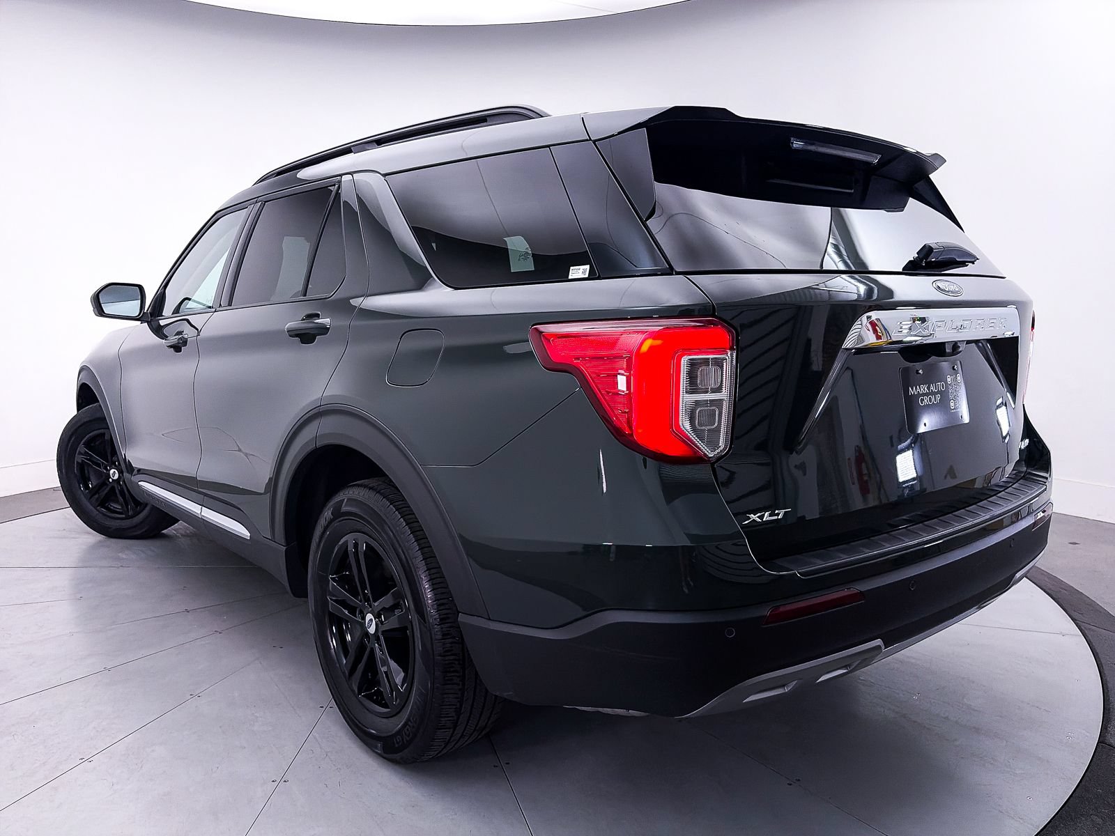 Used 2023 Ford Explorer XLT w/ Equipment Group 202A AWD/4WD image 2