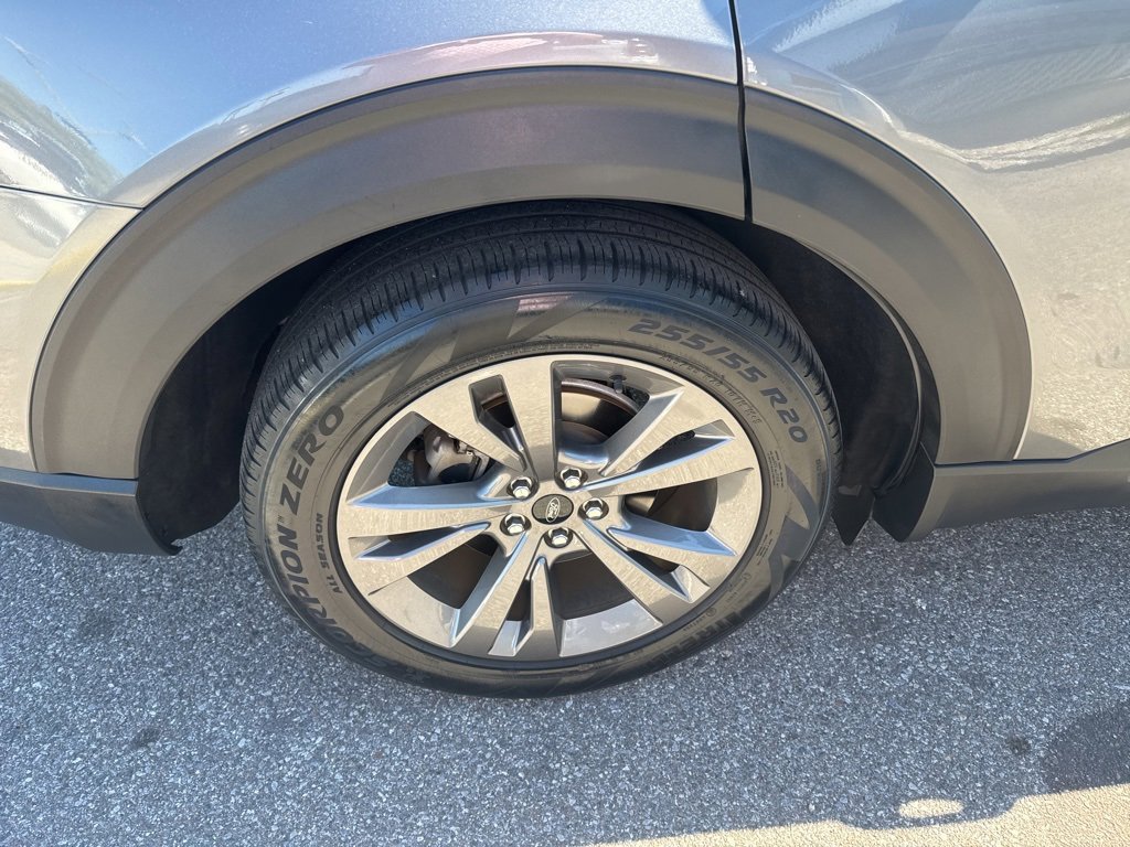 Used 2021 Ford Explorer XLT w/ Equipment Group 202A image 9