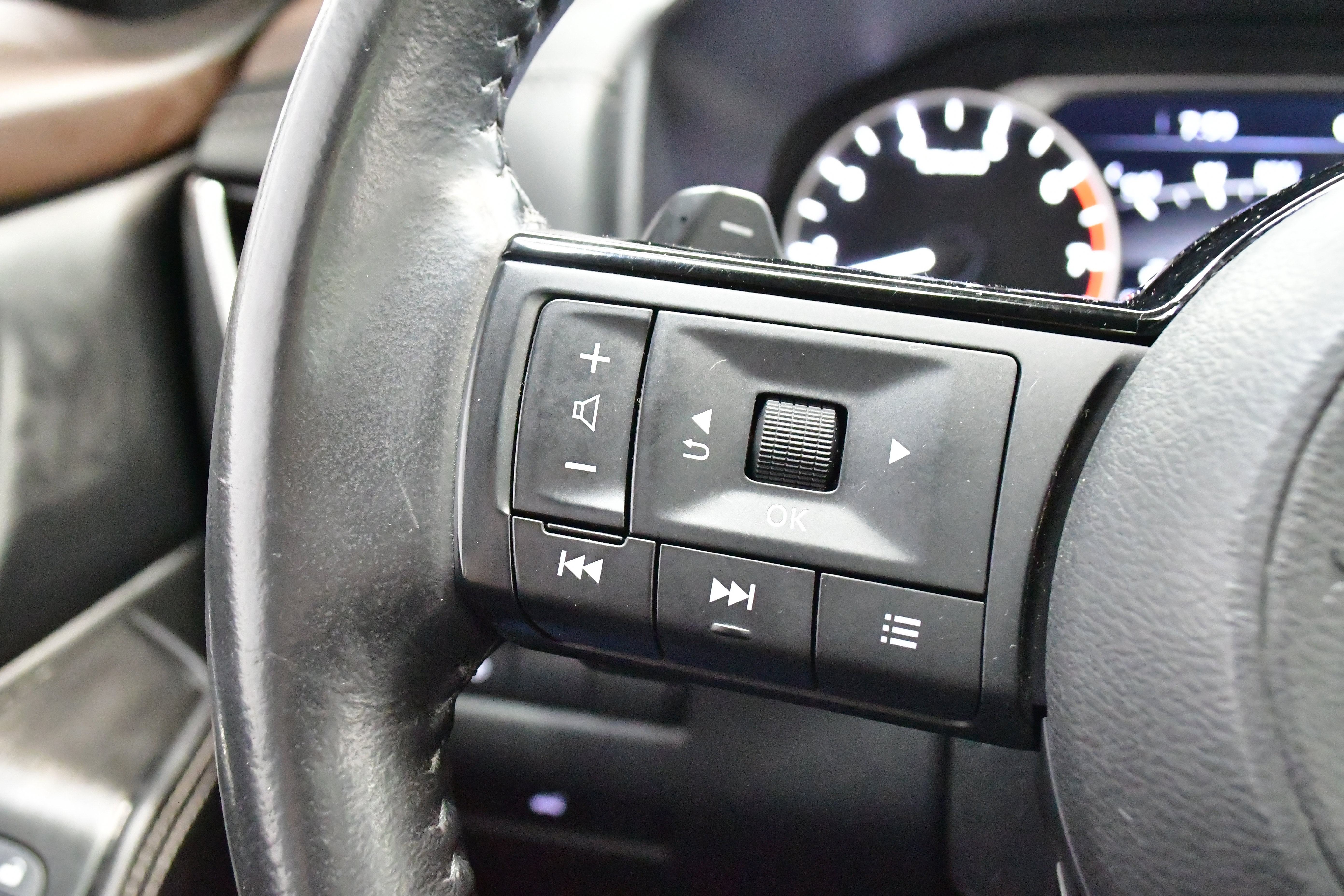 Used 2023 Nissan Rogue SL w/ SL Premium Package image 44