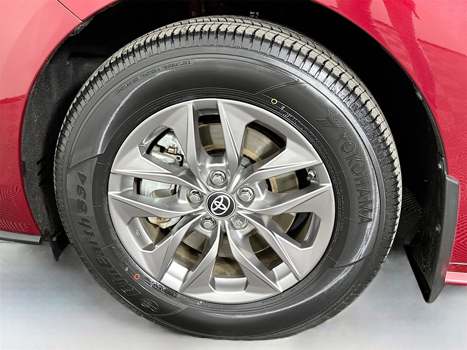 Certified 2023 Toyota Sienna XLE image 35