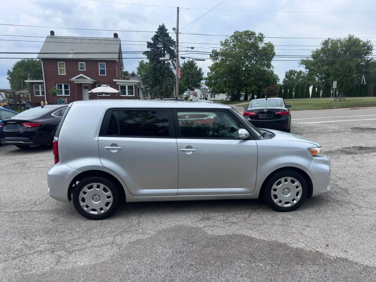 Used 2014 Scion xB FWD image 4