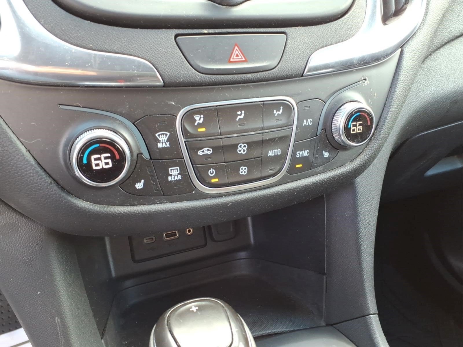 Used 2020 Chevrolet Equinox LT w/ Driver Convenience Package FWD image 19