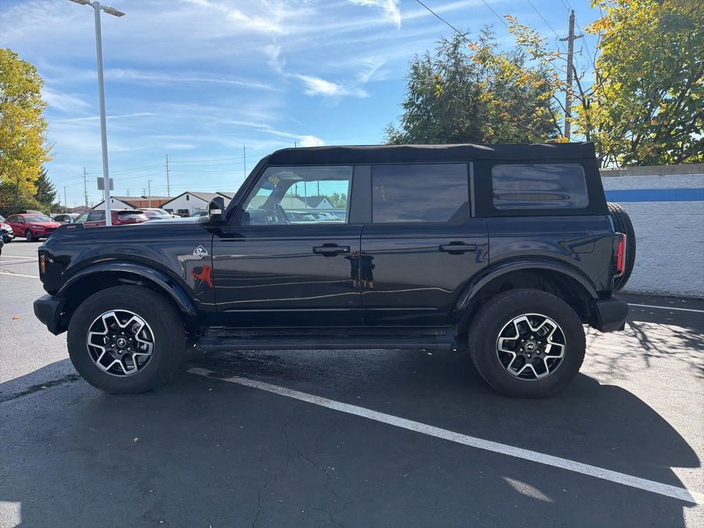Used 2023 Ford Bronco Outer Banks image 2