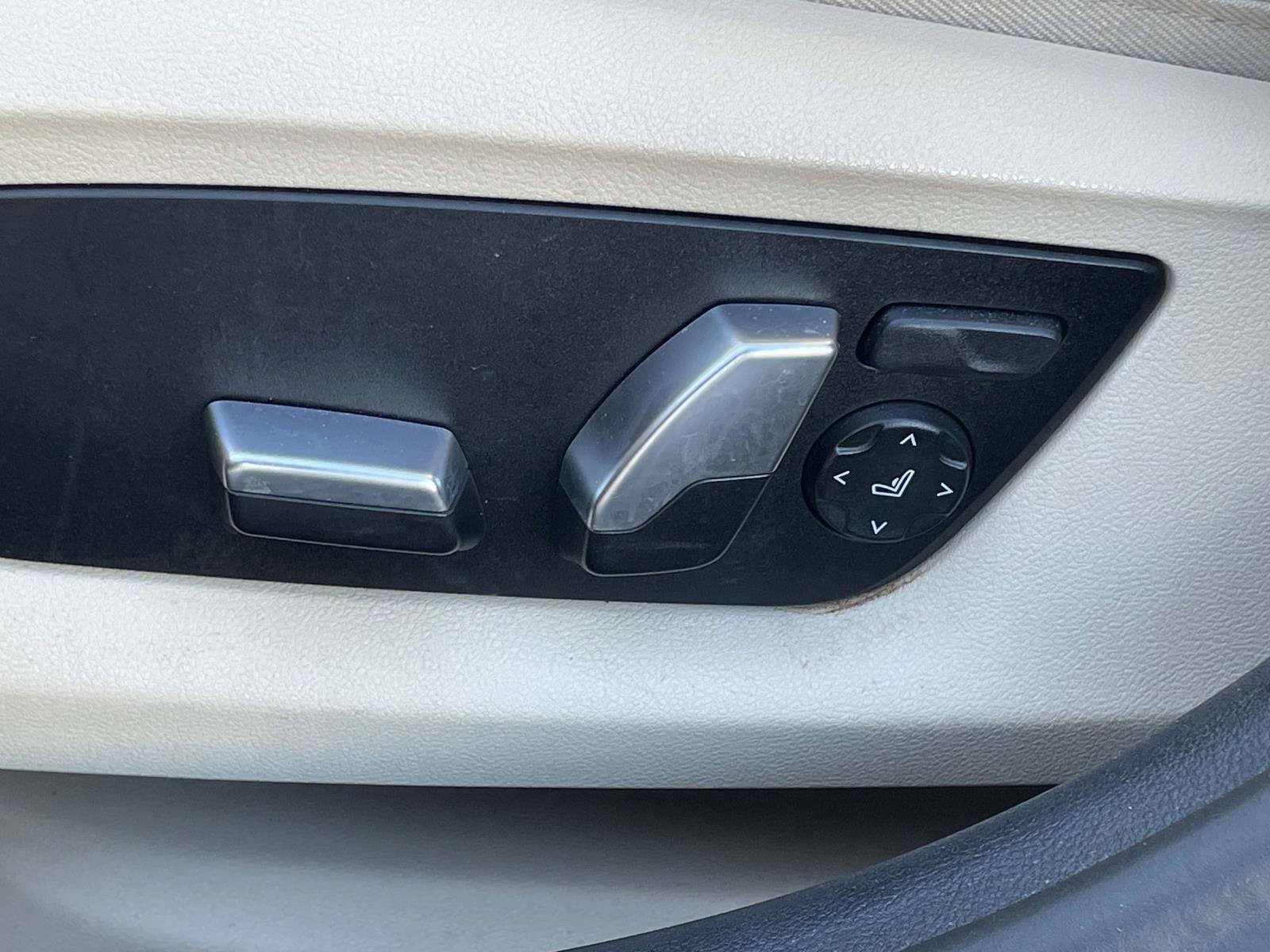 Used 2020 BMW 530i xDrive AWD/4WD image 16