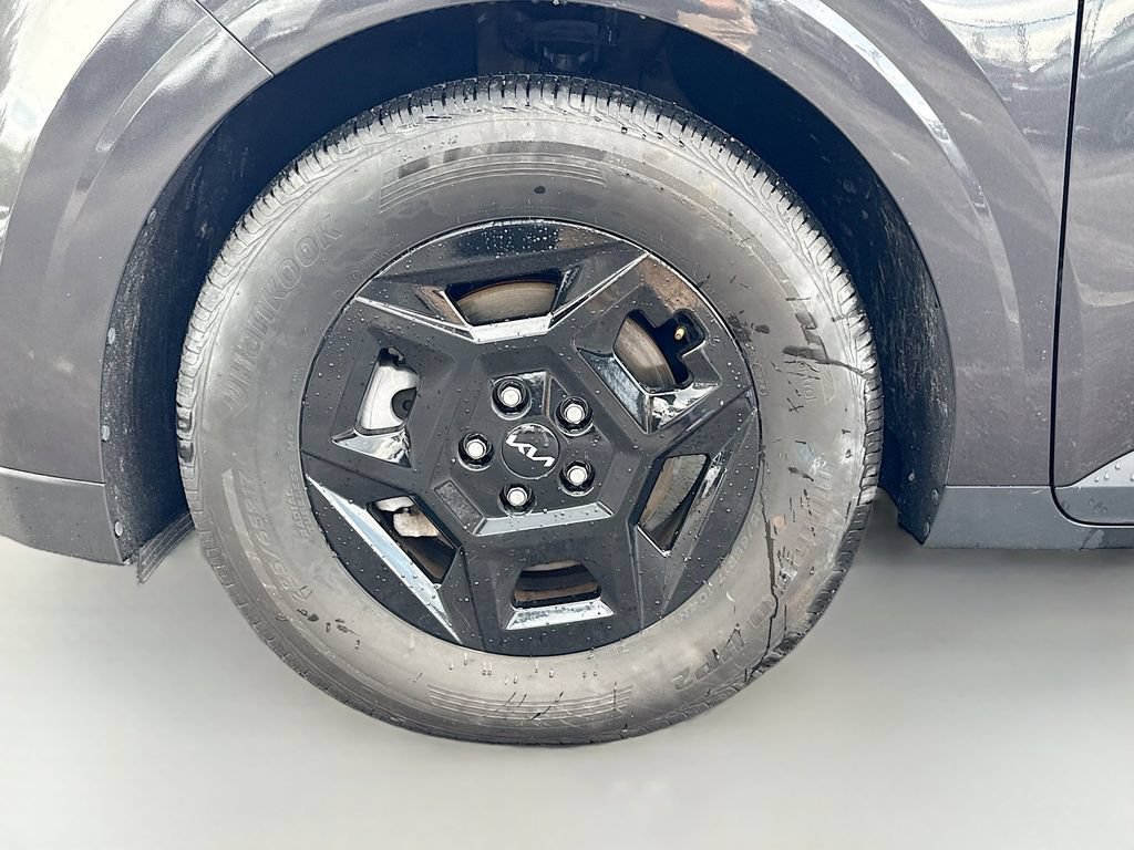 Certified 2025 Kia Carnival FWD image 40