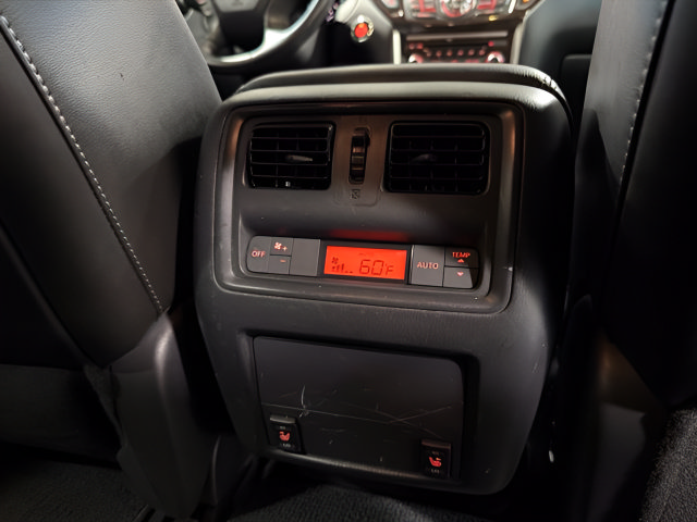 Used 2014 Nissan Pathfinder SL w/ SL Tech Package FWD image 34