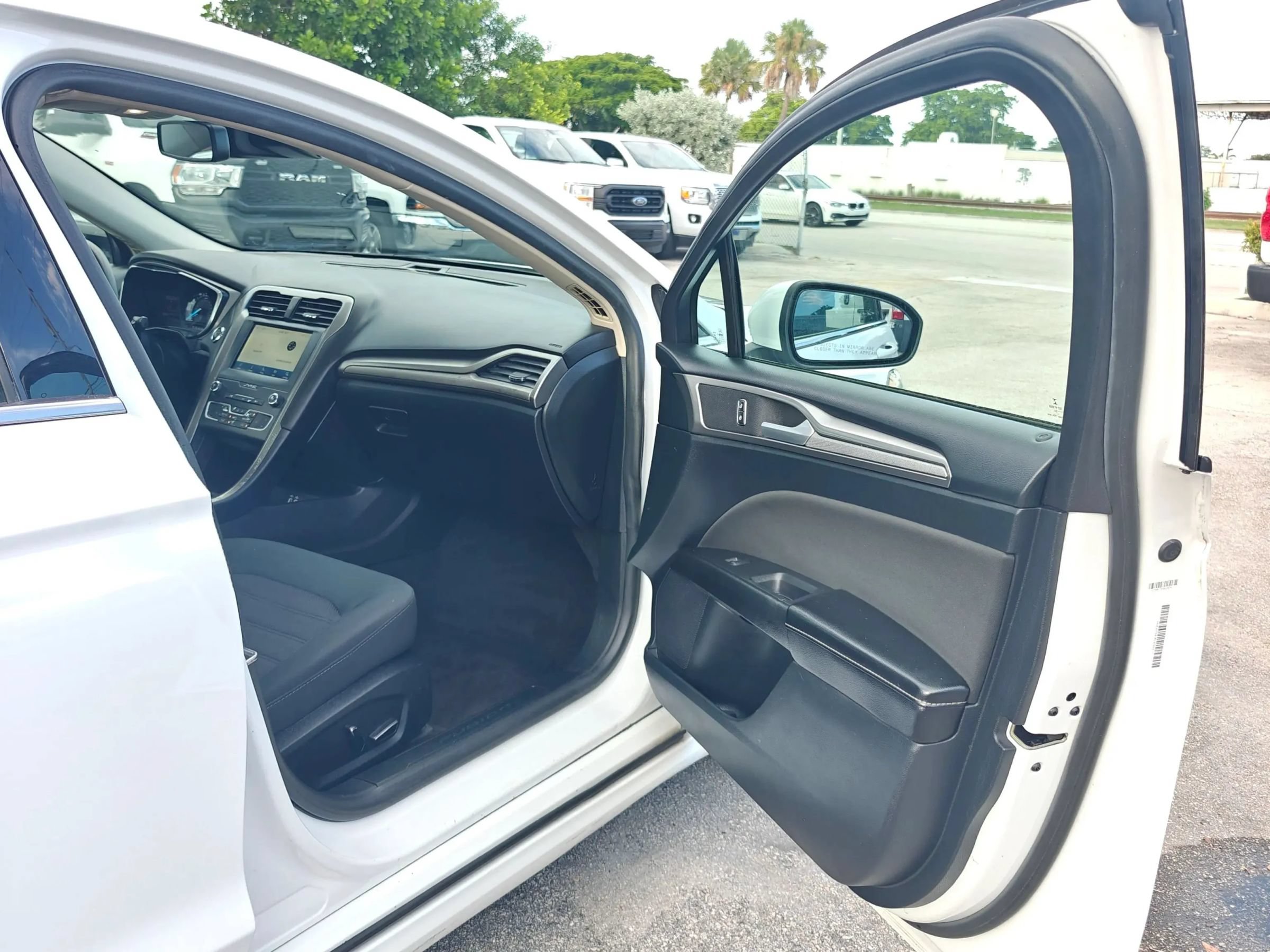Used 2020 Ford Fusion SE AWD/4WD image 14