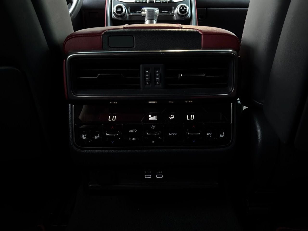 Used 2023 Lexus LX 600 F Sport w/ Accessory Package (Z1) AWD/4WD image 18