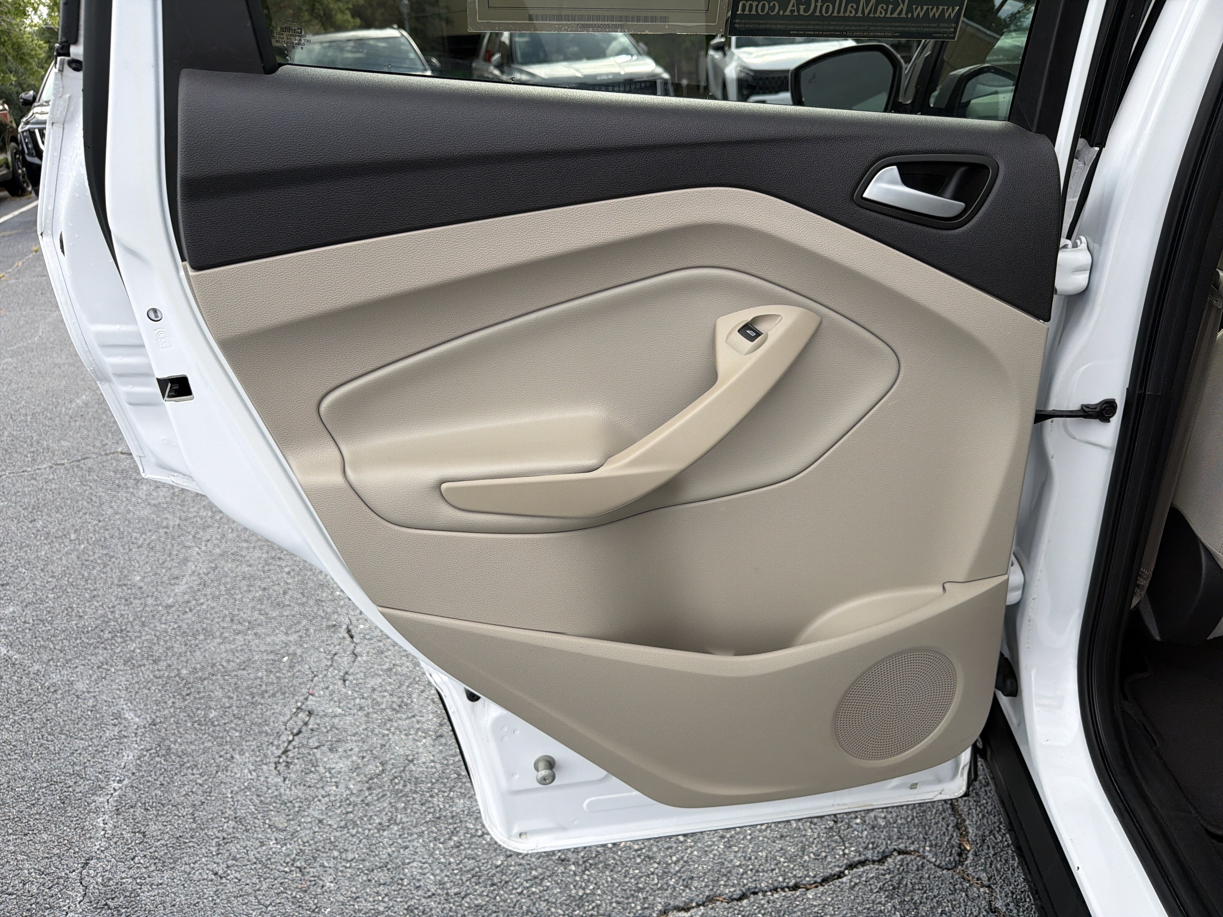 Used 2018 Ford Escape SE w/ Ford Safe & Smart Package FWD image 17