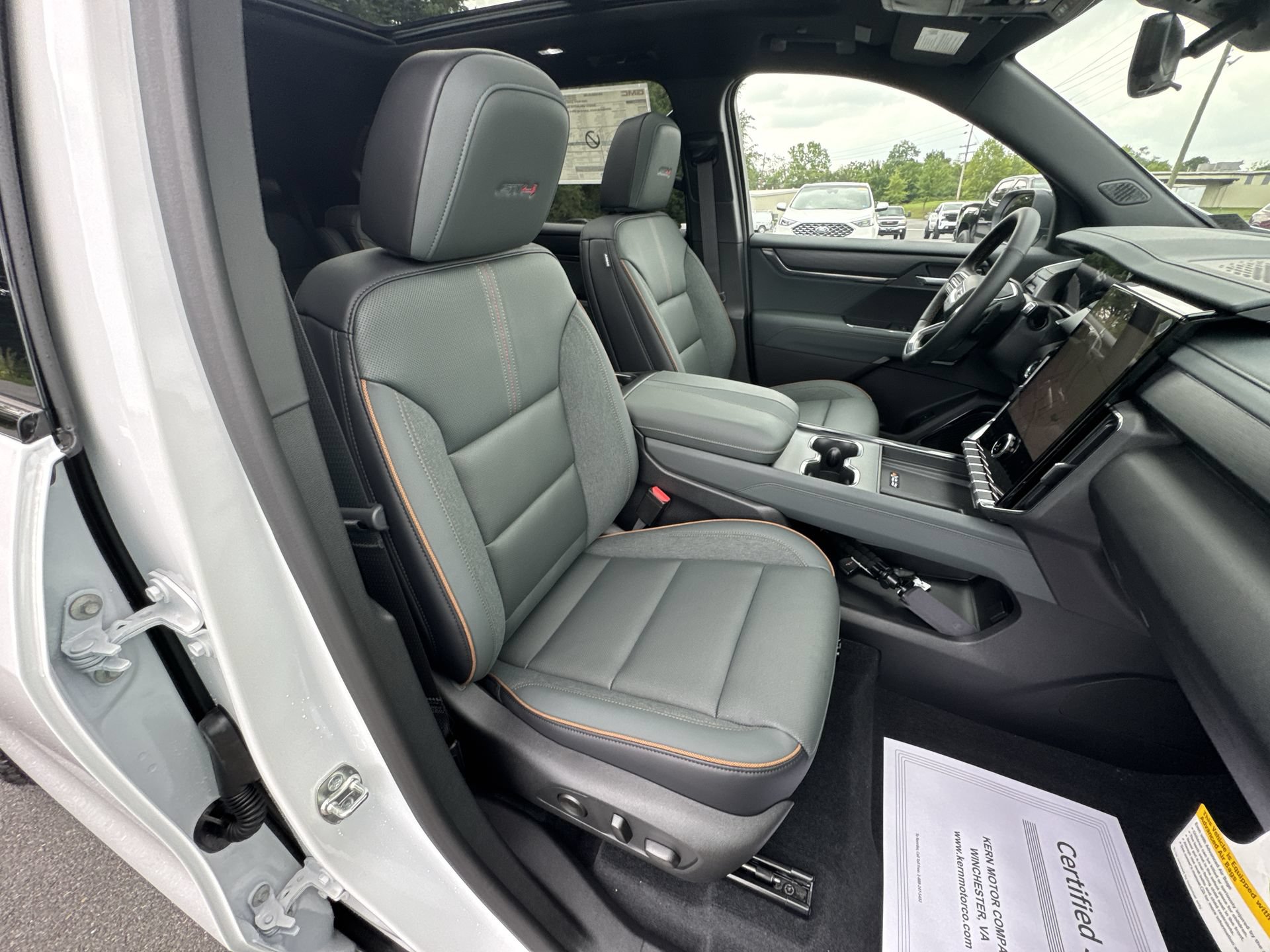 New 2026 GMC Acadia AT4 w/ Luxury Package AWD/4WD image 27