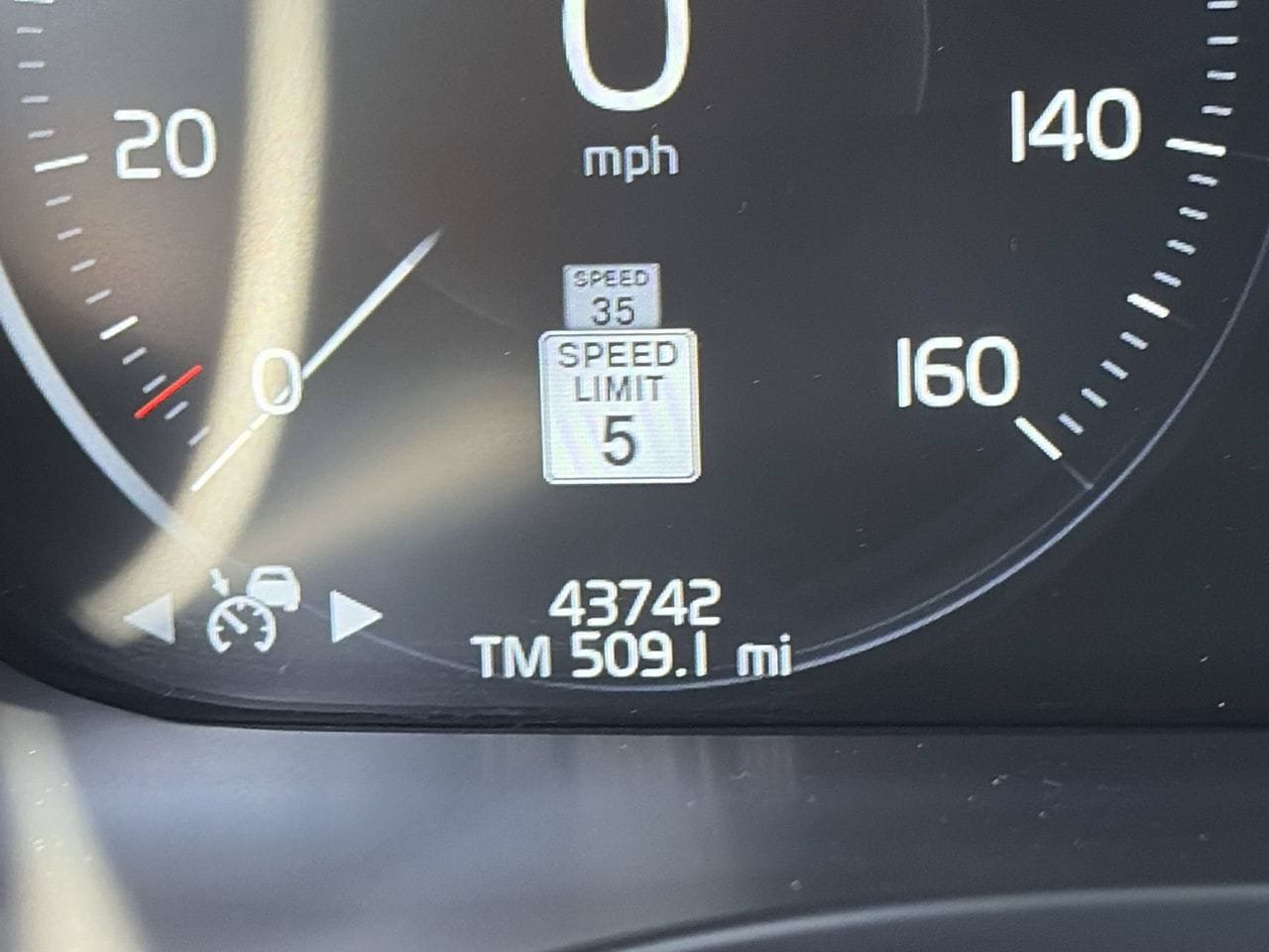 Used 2021 Volvo XC60 T8 R-Design w/ Advanced Package AWD/4WD image 29