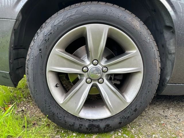 Used 2016 Dodge Challenger SXT image 6