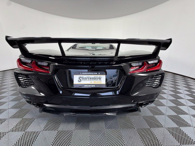 Used 2024 Chevrolet Corvette Stingray Premium Cpe w/ Z51 Performance Package RWD image 4