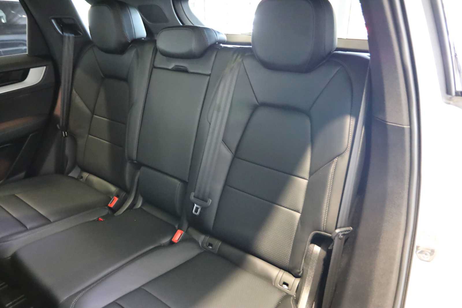Used 2025 Porsche Cayenne AWD/4WD image 19