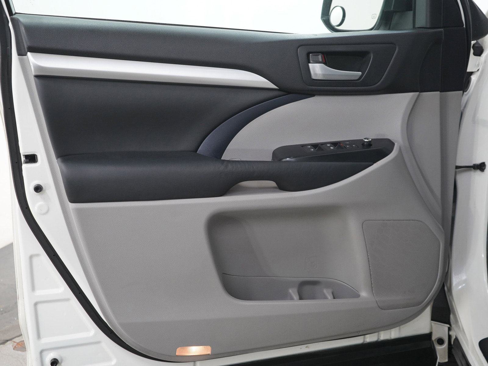 Used 2015 Toyota Highlander XLE image 17