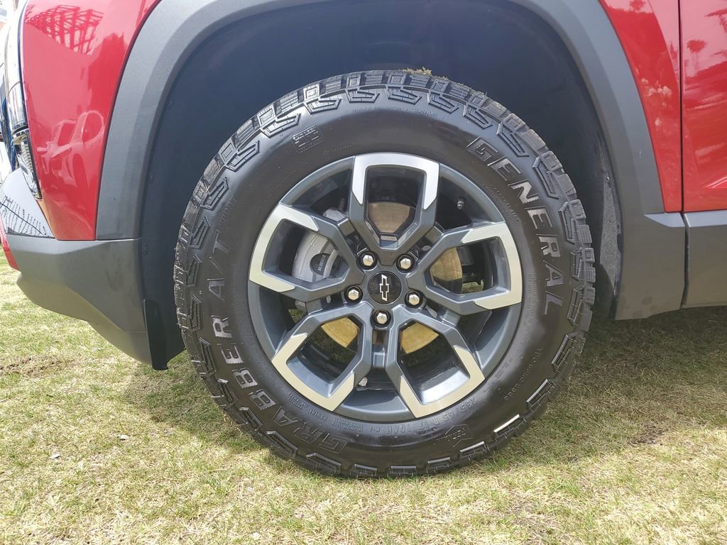 Used 2025 Chevrolet Equinox ACTIV image 6