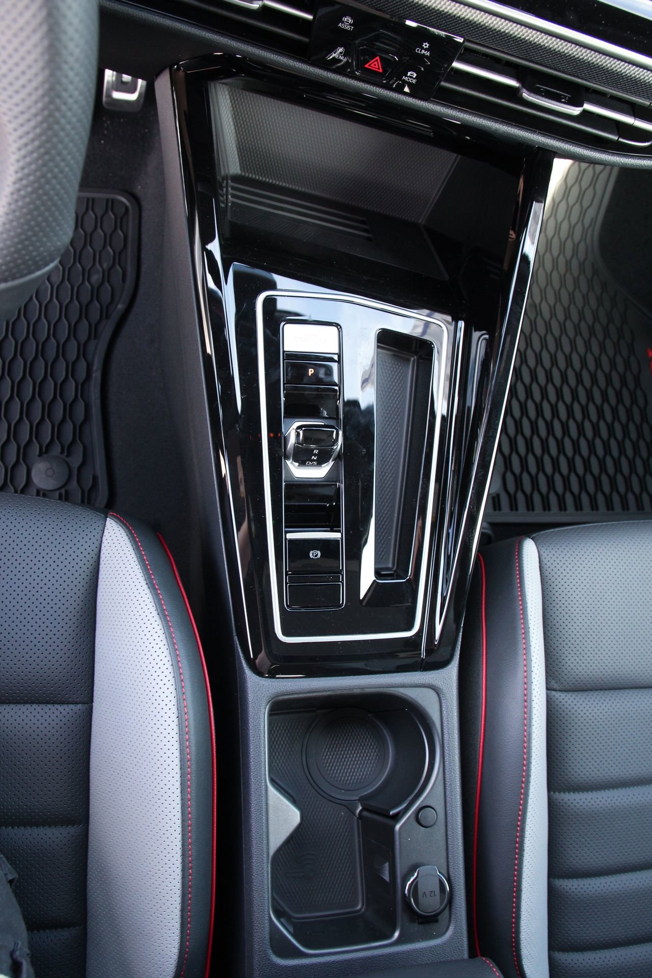 New 2026 Volkswagen GTI SE FWD image 24