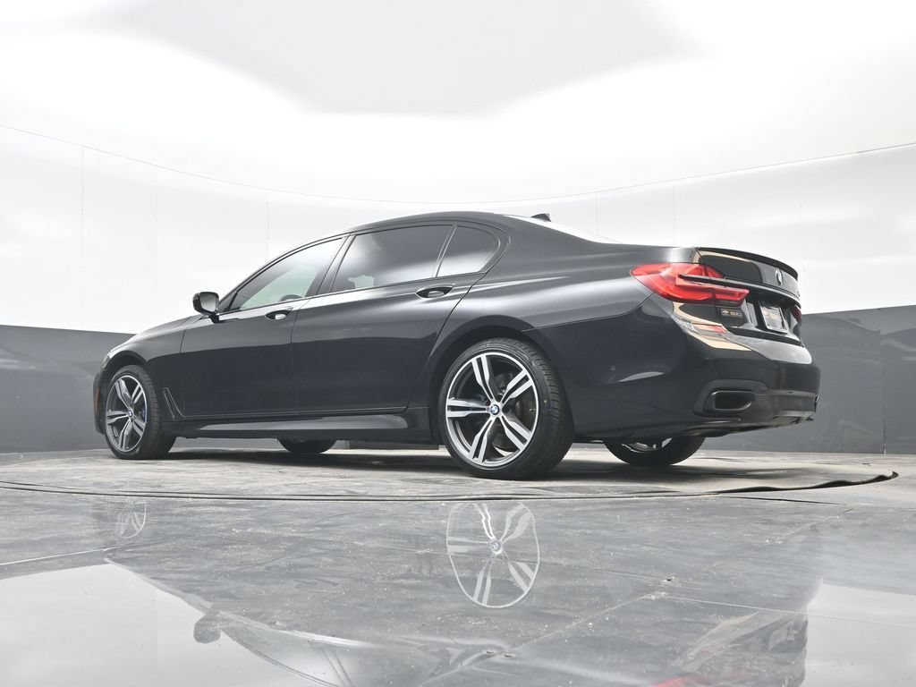 Used 2019 BMW 740i w/ M Sport Package RWD image 28