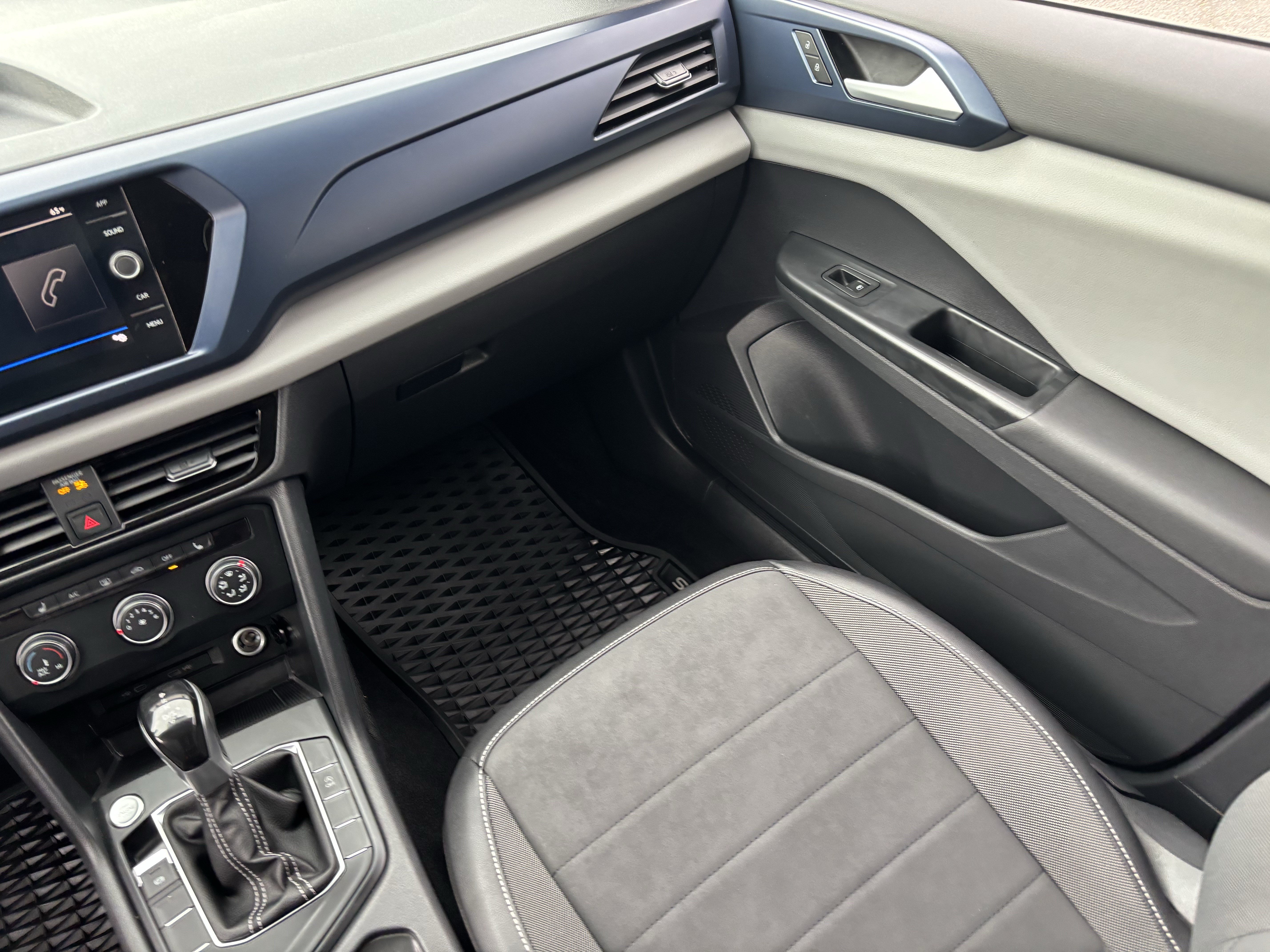 New 2026 Volkswagen Taos SE FWD image 15