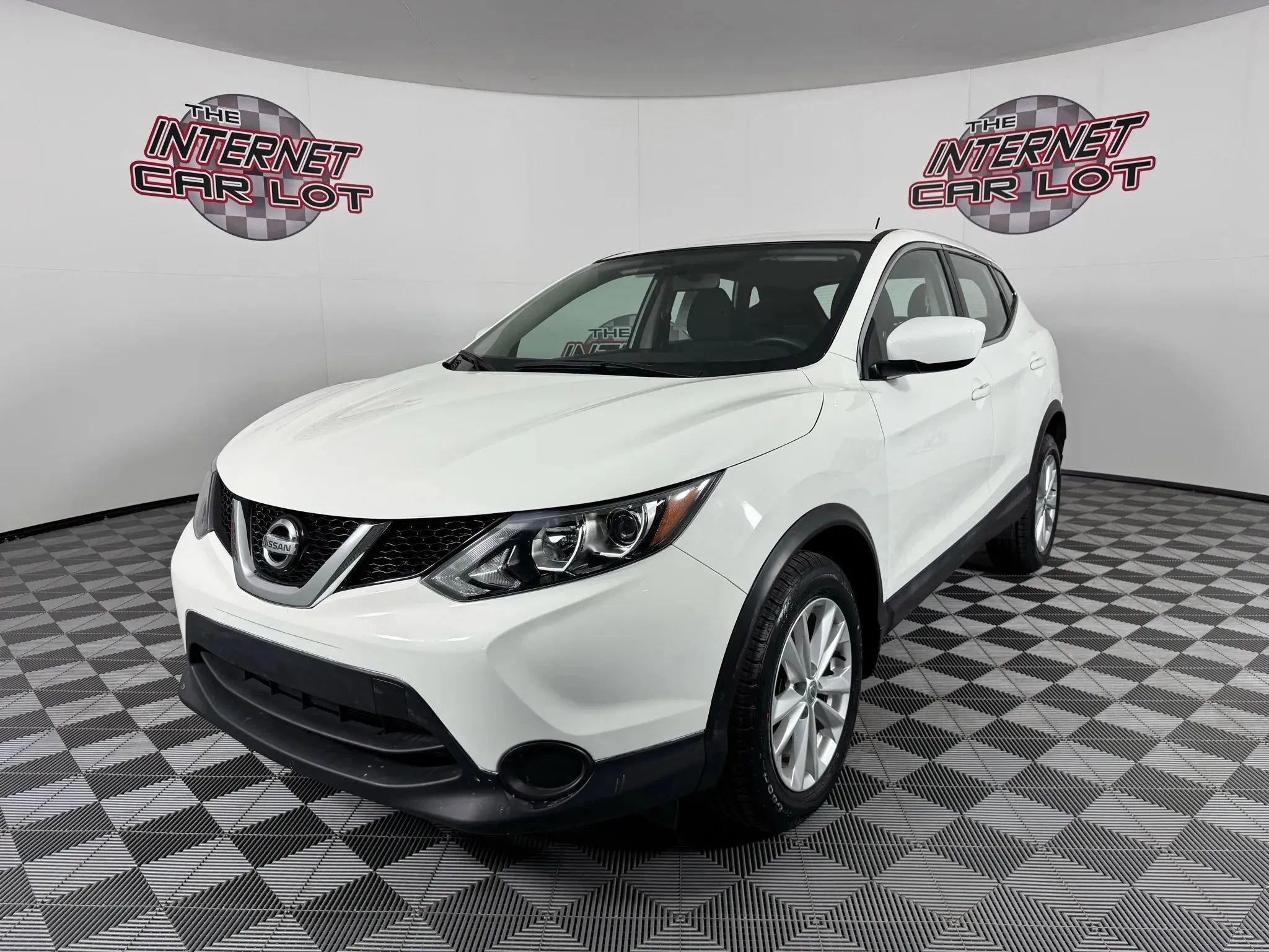 Used 2018 Nissan Rogue Sport S w/ S Appearance Package image 3